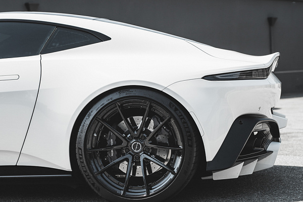 Фото дисков Brixton Forged WR3.2 Черный глянец на Aston Martin Vantage 4
