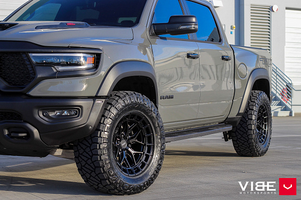 Фото дисков Vossen HFX-1 (6-Lug) Черный глянец на Ram 1500 V