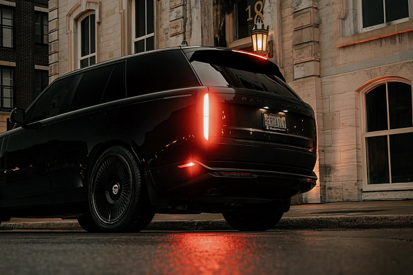 Фото дисков Brixton Forged LX17 Черный глянец на Land Rover Range Rover V