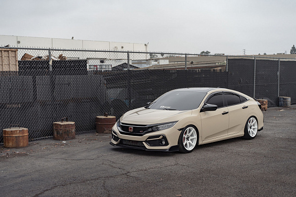 Фото дисков Motegi Racing MR154 BATTLE Белый глянец на Honda Civic Type R FK8