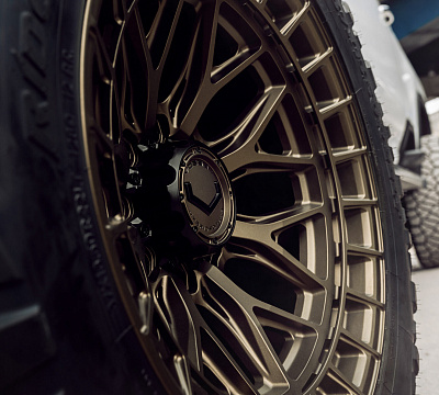 Фото дисков Vossen HFX-1 (8-Lug) на Chevrolet Silverado IV