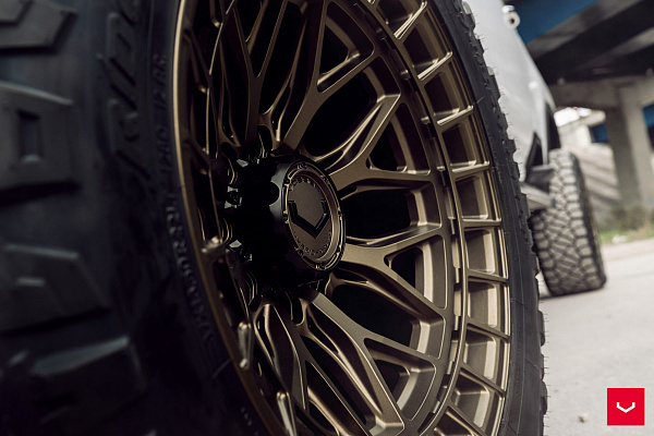 Фото дисков Vossen HFX-1 (8-Lug) Сатиновая бронза на Chevrolet Silverado IV