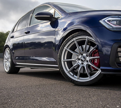 Фото дисков Bola FLB на Volkswagen Golf VII