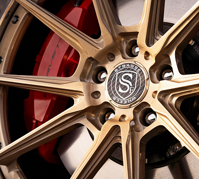 Фото дисков Strasse Wheels SV10 Deep Concave FS на Chevrolet Corvette C8