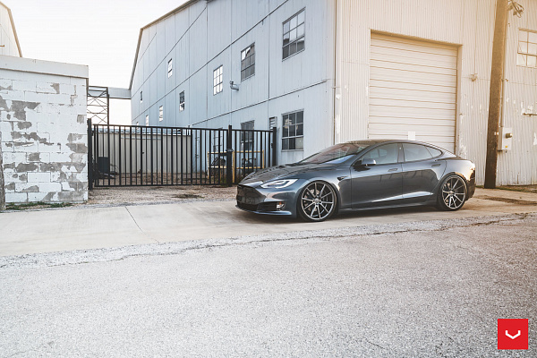 Фото дисков Vossen VFS-1 Сатиновый графит на Tesla Model S