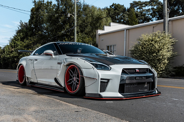 Фото дисков Strasse Wheels SV4 Deep Concave FS Другой цвет на Nissan GT-R