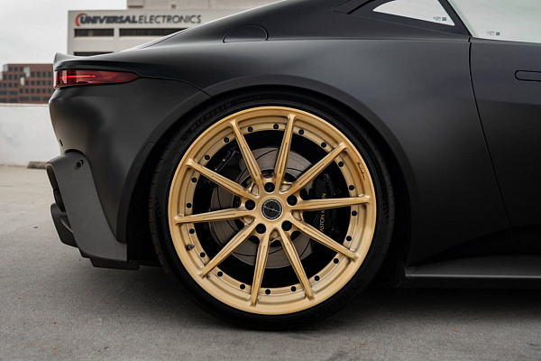 Фото дисков Brixton Forged R11-R Глянцевая шампань на Aston Martin Vantage 4