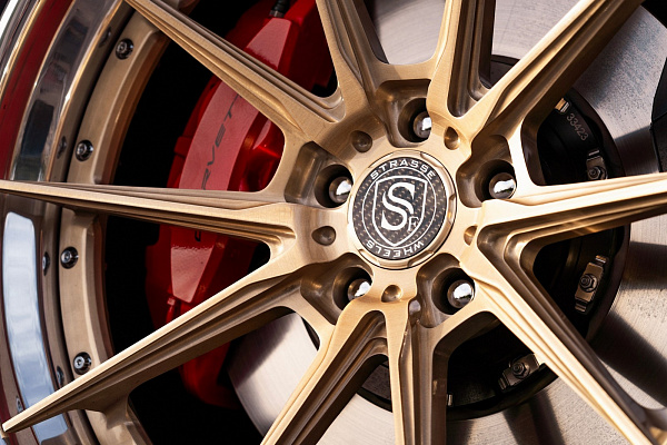 Фото дисков Strasse Wheels SV10 Deep Concave FS Сатиновая шампань на Chevrolet Corvette C8