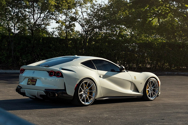 Фото дисков Anrky AN12 Полированный лак на Ferrari 812