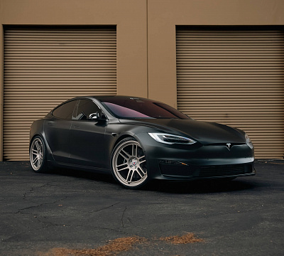 Фото дисков HRE 312 GTS на Tesla Model S