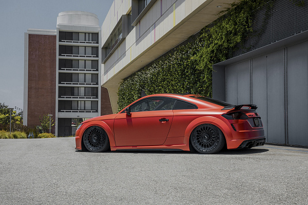 Фото дисков Rotiform LHR-M Черный сатин на Audi TT (8S)