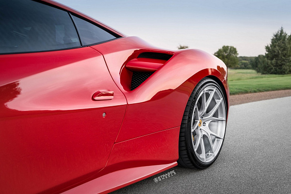 Фото дисков Strasse Wheels SM5R Deep Concave Monoblock Глянцевый лак на Ferrari 488