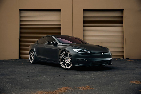 Фото дисков HRE 312 GTS Сатиновая шампань на Tesla Model S