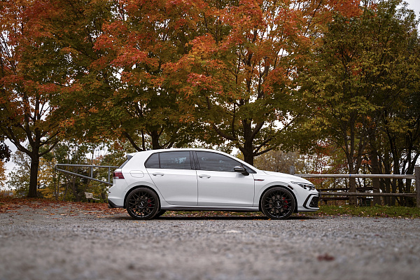 Фото дисков Rotiform BLQ Черный сатин на Volkswagen Golf VIII
