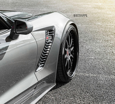 Фото дисков Strasse Wheels R10 Signature на Chevrolet Corvette C7
