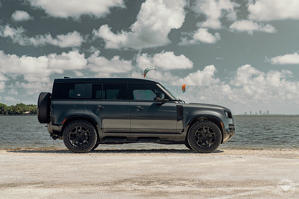 Фото дисков Vossen UV-X Черный сатин на Land Rover Defender II