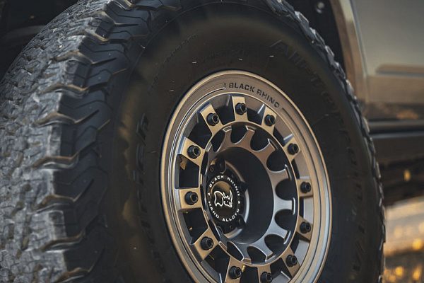 Фото дисков Black Rhino FUJI Сатиновый графит на Ford Bronco