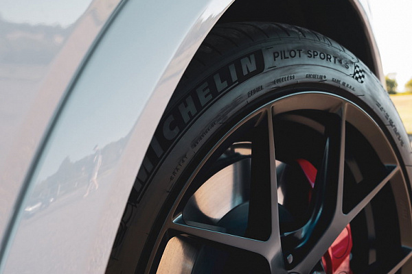 Фото дисков MRR FS06 Черный сатин на Ford Mustang Mach-E