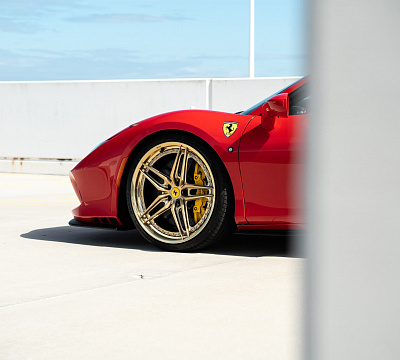 Фото дисков HRE S107SC на Ferrari F8