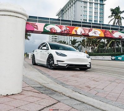 Фото дисков HRE FF21 на Tesla Model 3