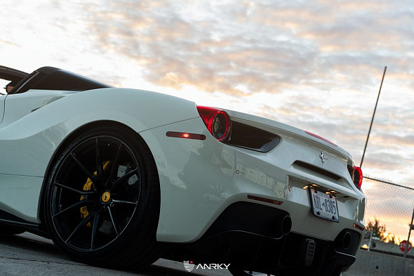 Фото дисков Anrky AN12 Черный глянец на Ferrari 488