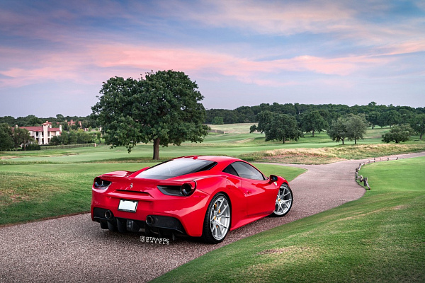 Фото дисков Strasse Wheels SM5R Deep Concave Monoblock Глянцевый лак на Ferrari 488