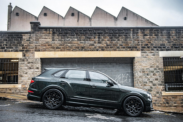 Фото дисков Kahn Type 57 RS Черный матовый на Bentley Bentayga