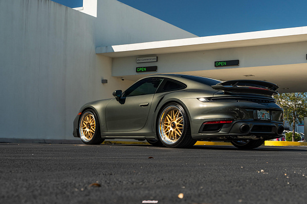 Фото дисков HRE 540C Глянцевое золото на Porsche 911 VIII
