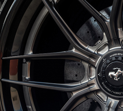 Фото дисков 1886 Wheels XR004 на Ferrari 488