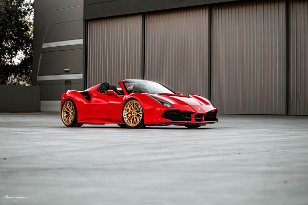 Фото дисков Brixton Forged CM6-R Глянцевая медь на Ferrari 488