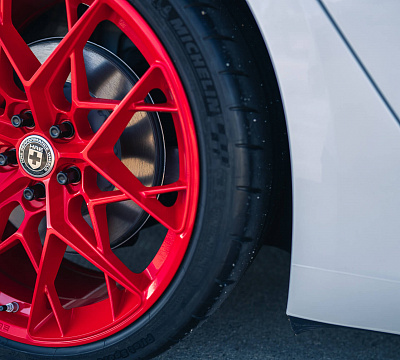 Фото дисков HRE FF10 на Tesla Model 3