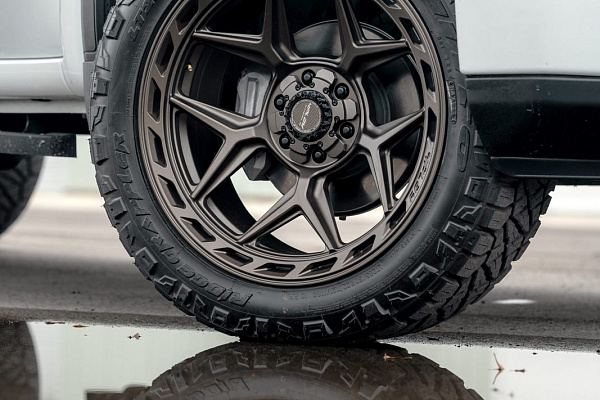 Фото дисков 4PLAY 4P55 Сатиновая темная бронза на GMC Sierra IV