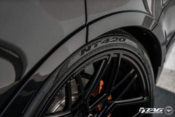 Фото дисков Vossen UV-1 Черный глянец на Land Rover Range Rover Sport II