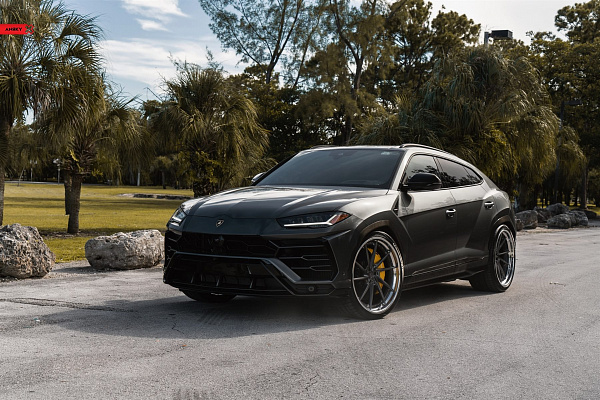 Фото дисков Anrky AN33 Сатиновый темный лак на Lamborghini Urus