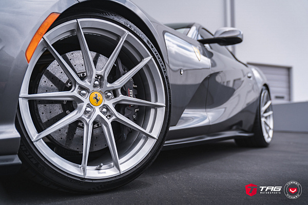 Фото дисков NOVITEC NF8 Глянцевый лак на Ferrari 812