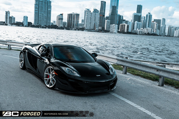 Фото дисков BC Forged KL01 Глянцевый лак на McLaren 12C