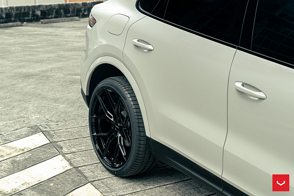 Фото дисков Vossen HF-5 Черный глянец на Porsche Cayenne III