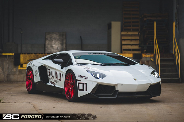 Фото дисков BC Forged HC053 Красный глянец на Lamborghini Aventador
