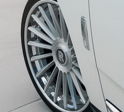 Фото дисков Anrky RF-382 на Rolls-Royce Cullinan