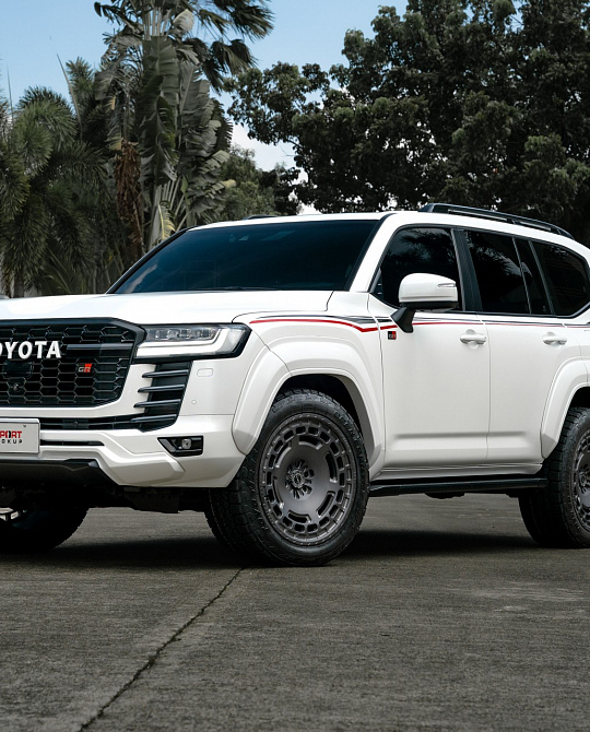 Фото дисков BX06-M Сатиновый темный лак на Toyota Land Cruiser 300