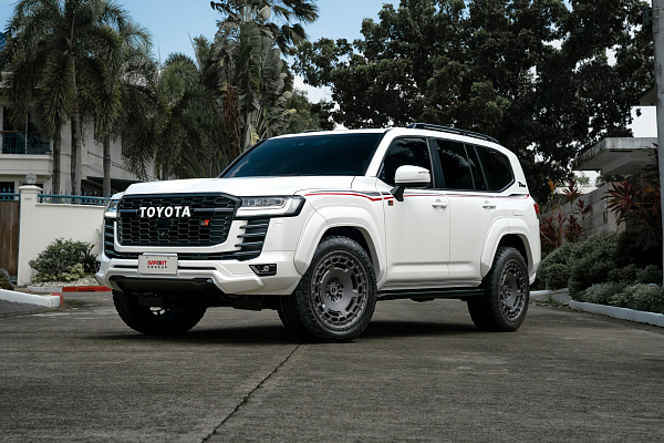 Фото дисков Brixton Forged BX06-M Сатиновый темный лак на Toyota Land Cruiser 300