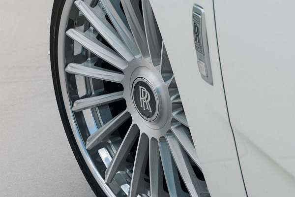 Фото дисков Anrky RF-382 Глянцевый лак на Rolls-Royce Cullinan
