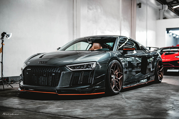 Фото дисков Brixton Forged PF9 Сатиновая бронза на Audi R8 (4S)