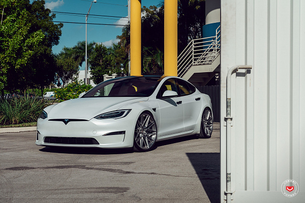 Фото дисков Vossen EVO-5R Глянцевый тонированный лак на Tesla Model S