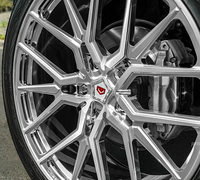 Фото дисков Vossen M-X3 на Toyota Land Cruiser 200