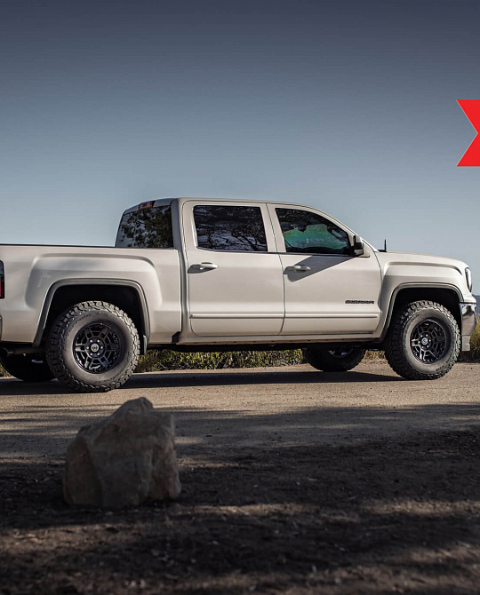 Фото дисков FT1 Черный сатин на GMC Sierra III