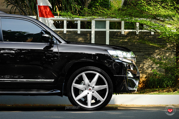 Фото дисков Vossen CG-207 Глянцевый лак на Toyota Land Cruiser 200