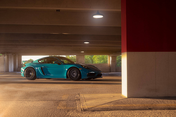Фото дисков HRE 501 Черный сатин на Porsche Cayman III