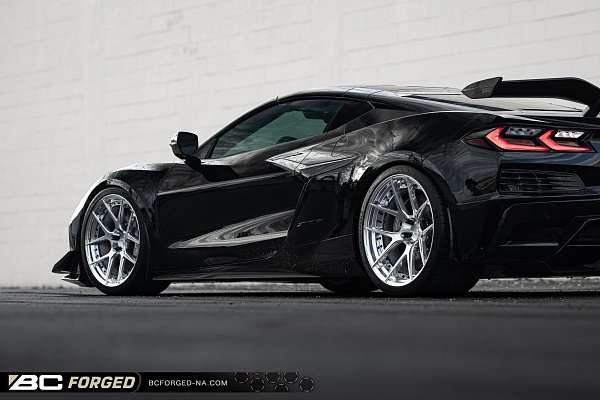 Фото дисков BC Forged HCS02 Полированный лак на Chevrolet Corvette C8