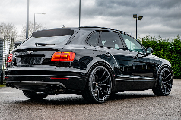 Фото дисков Kahn Type 54 Черный сатин на Bentley Bentayga